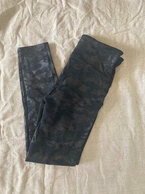 Spanx Faux Leather Camo Leggings size Mp
